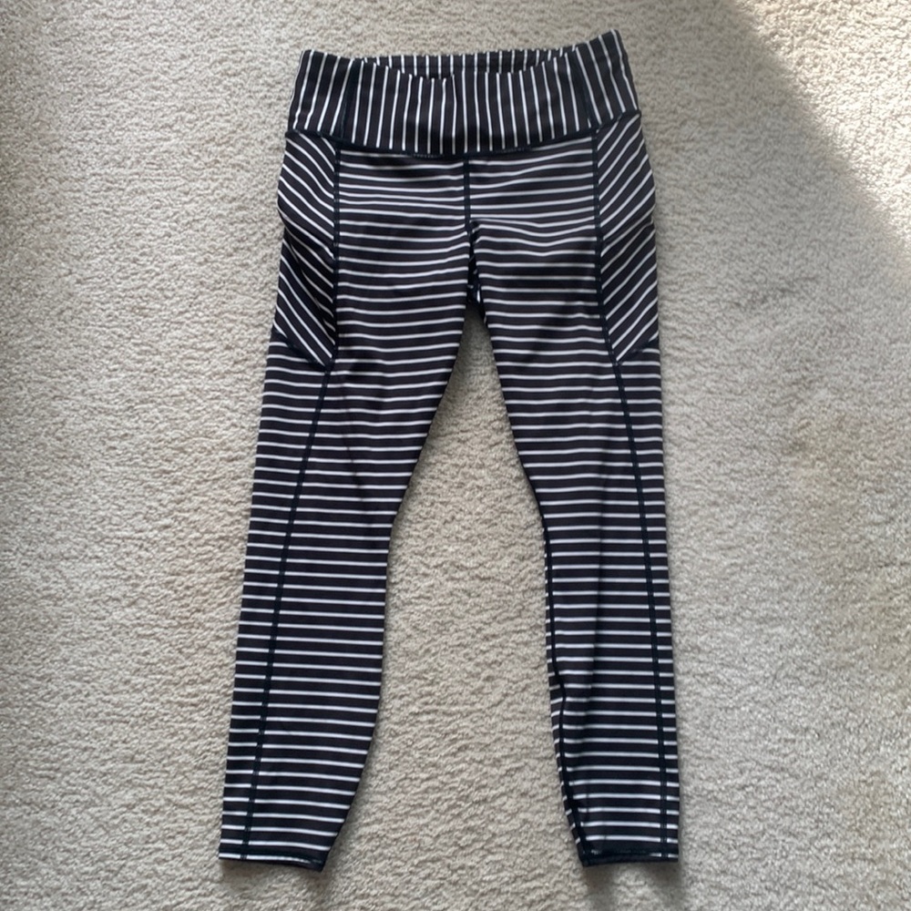 Athleta Med Womens Black & White Stripe Yoga Leggings w/Zip & Stash Pockets